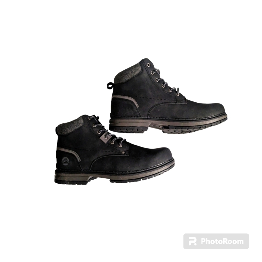 Winter Boots. Grey&Black. Size 42. NWOT.